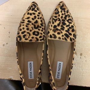 Steve Madden Leopard feather flats